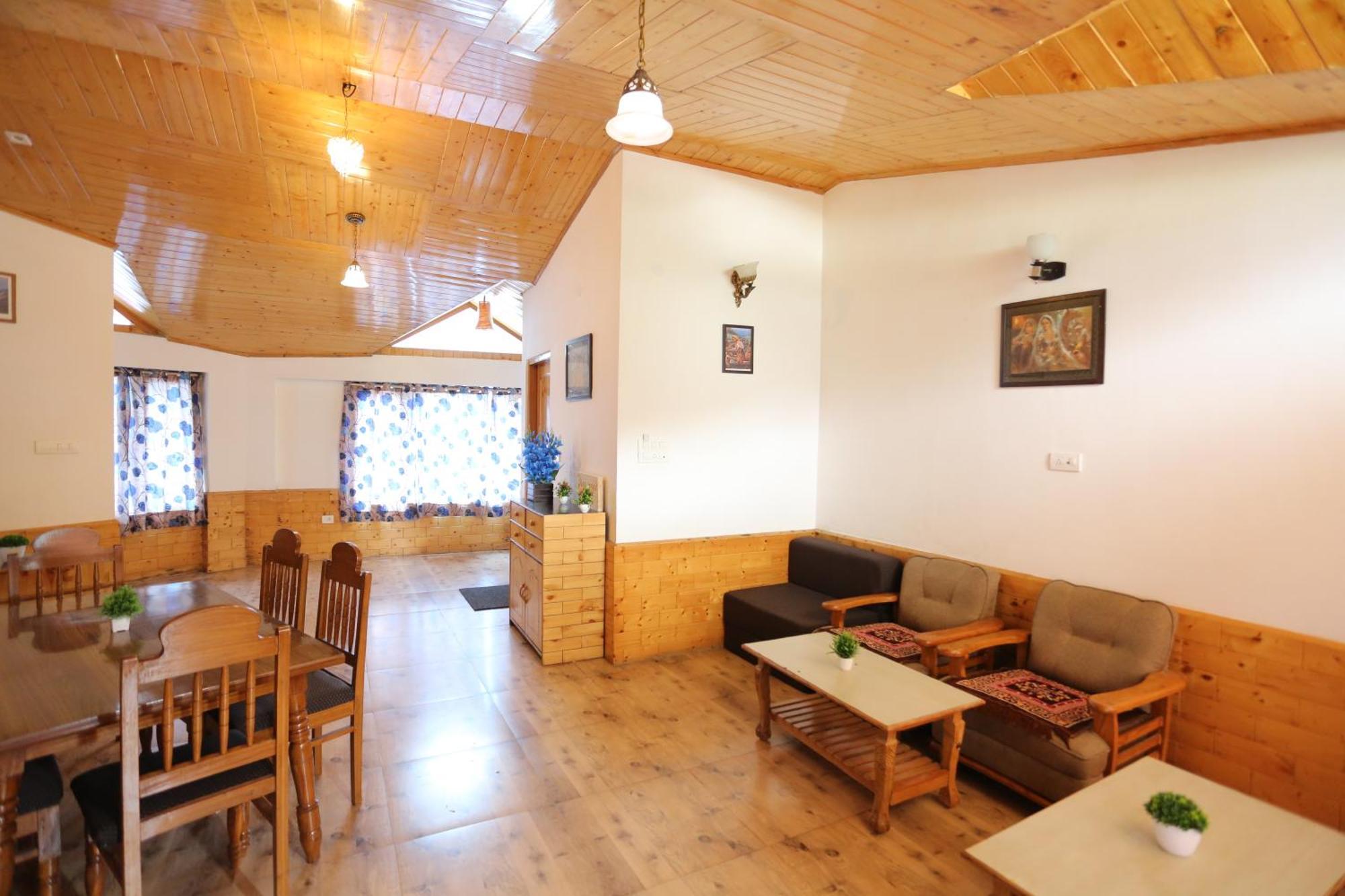 Hotel Surbhi Vashist Buitenkant foto