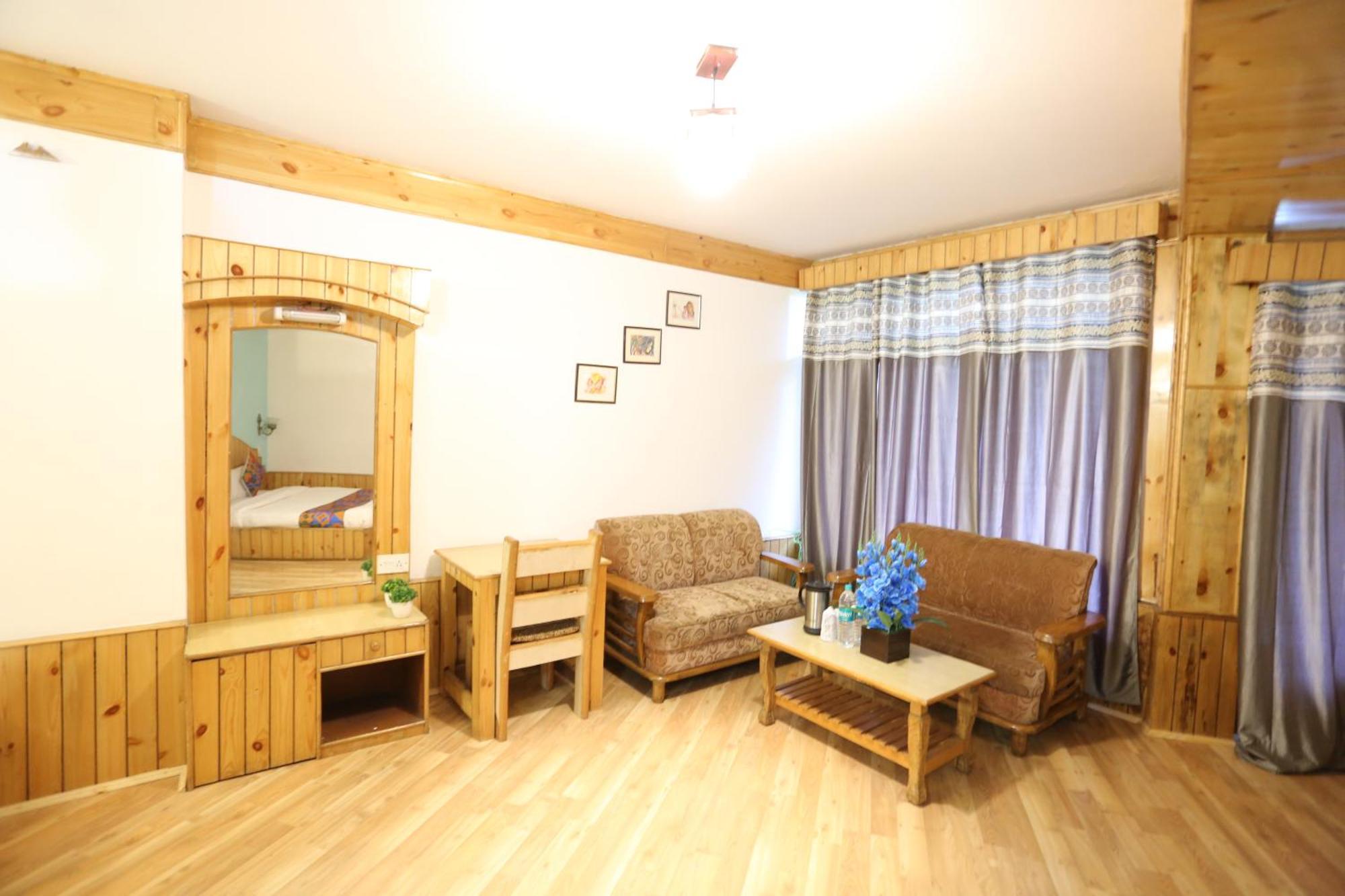 Hotel Surbhi Vashist Buitenkant foto