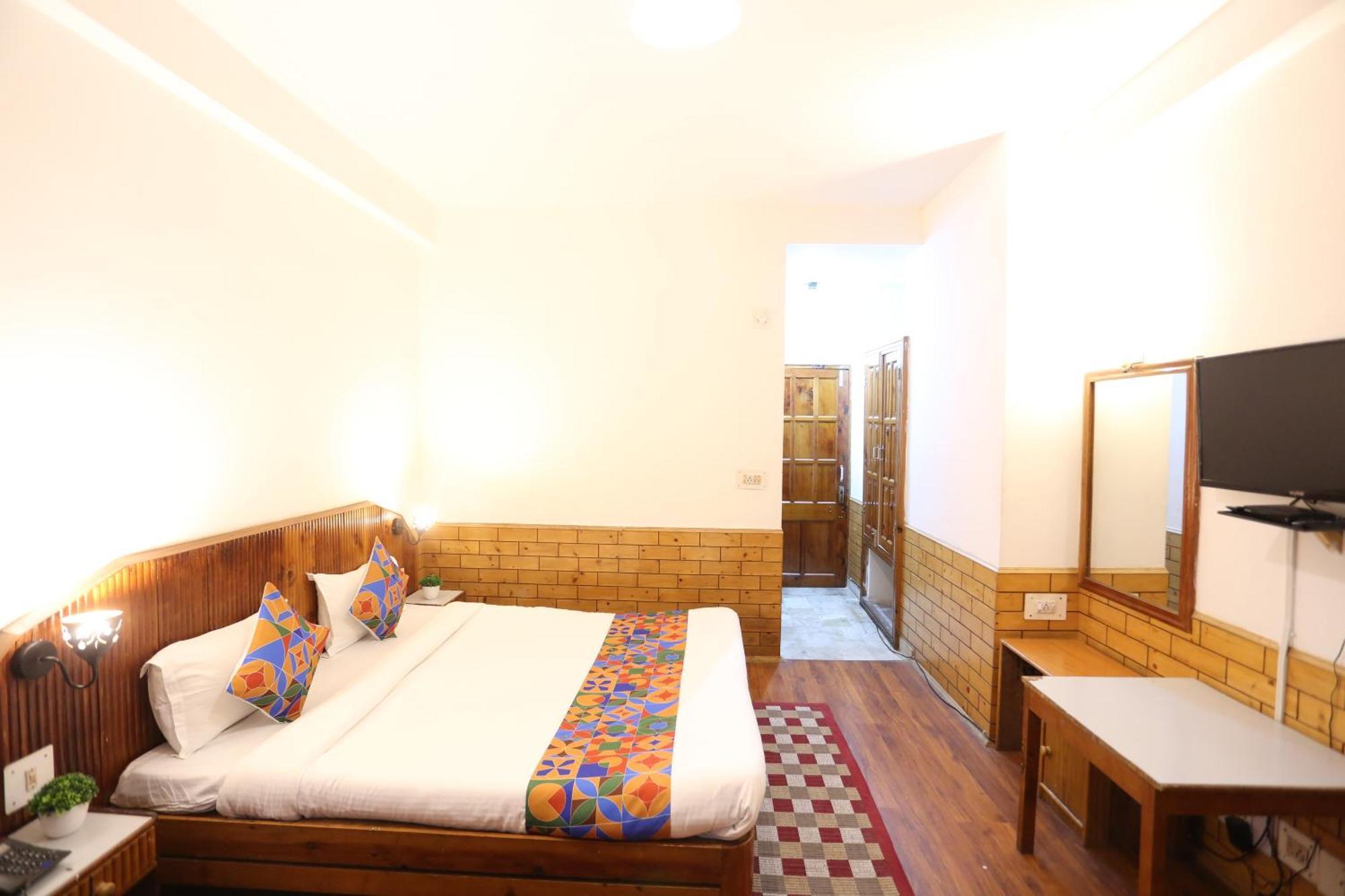 Hotel Surbhi Vashist Buitenkant foto